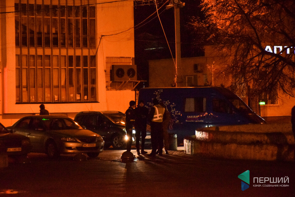На місці чергує поліція. Тут - не без рознарядки
