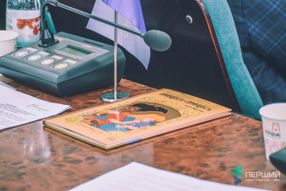 Рекламу книжці зробили норм. Видавці задоволені)