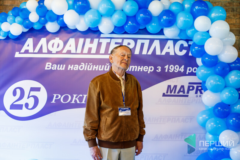25 років тому Йозеф Шишка привіз до Луцька обладнання, щоб виготовляти тут ящики