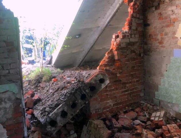 На Волині обвалилося закинуте приміщення, де гралися діти: є постраждалі