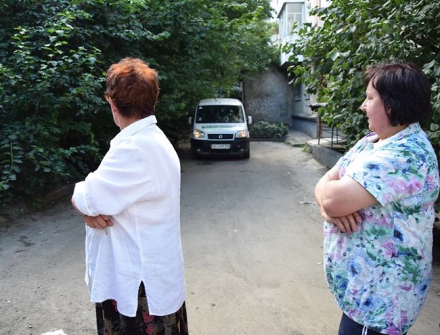 У луцькому дворі встановлять обмежувачі руху. ФОТО