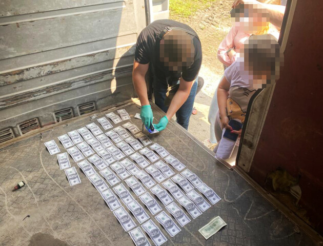За «послугу» брала 5,5 тисяч доларів: 26-річна волинянка переправляла ухилянтів за кордон
