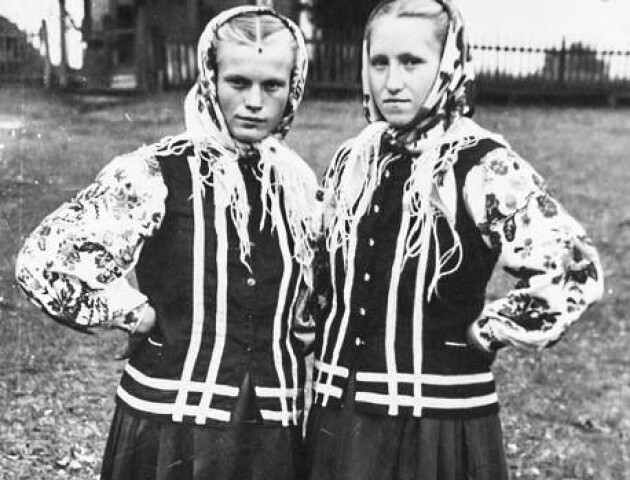 Який вигляд мали сільські модниці на Волині у 1950-х роках