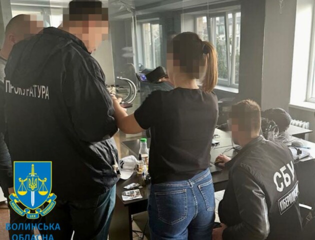 У Луцьку викрили шахрайський кол-центр: заробляли 2 млн грн щомісяця