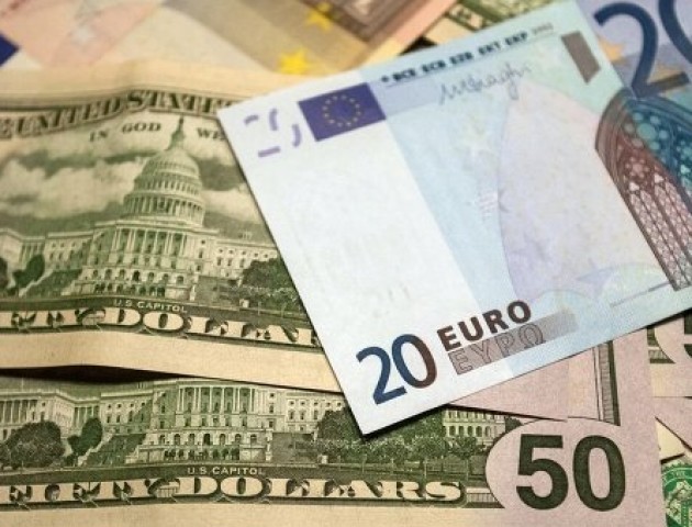 Курс валют на 30 жовтня: долар знову дешевшає, євро навпаки – росте