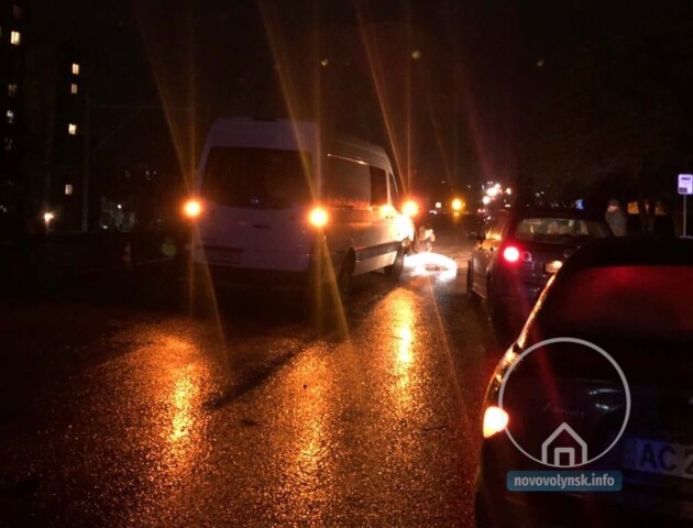 На Волині авто на смерть збило жінку, яка переходила дорогу з донькою. ФОТО