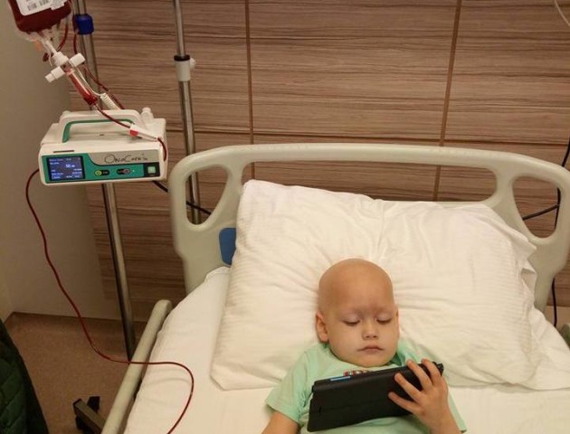 Метастази майже по всій голові, - мама онкохворого волинянина Романа Гальчика