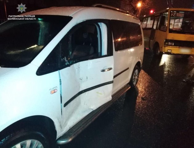 У Луцьку маршрутка врізалася у авто