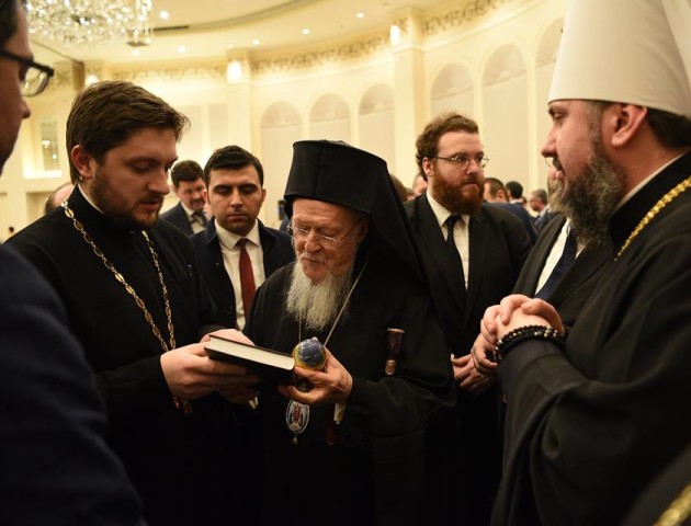 Волинський священик похвалився подарунком від Варфоломія. ФОТО