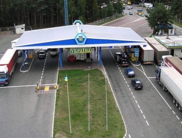 У чергах на кордоні з Польщею застрягли сотні машин