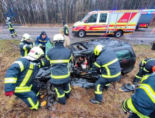 Біля Луцька сталася аварія: на місці працювали рятувальники. ФОТО