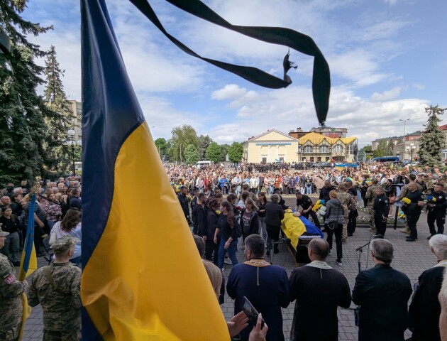 У Ковелі сотні людей вийшли на прощання з Героєм