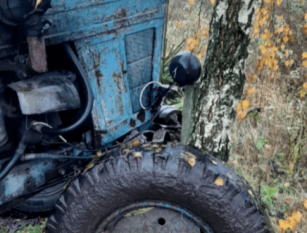 На Волині трактор наїхав на водія