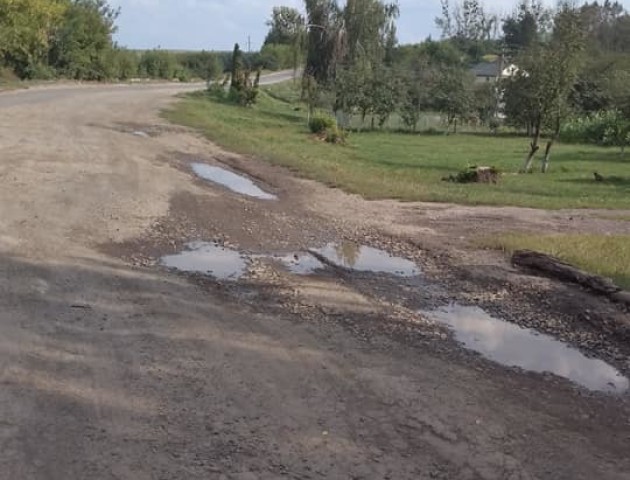 Новопризначена голова волинської райдержадміністрації взялася за дороги. ФОТО