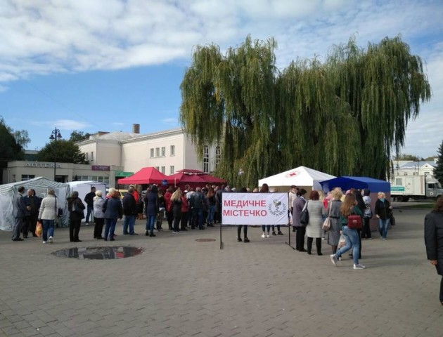 Медичне містечко: в цетрі Луцька зібрались найкращі лікарі. ФОТО