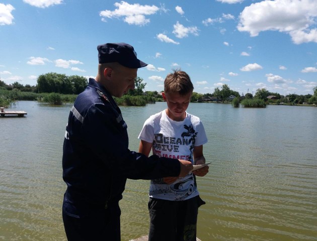 Волинські рятувальники нагадали правила безпечного відпочинку на воді