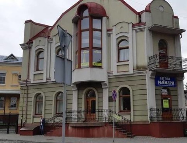 «Політичне дно!» - громадський активіст обурився банерами партії