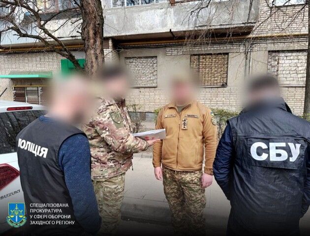 У військовій частині в Львові заробляли на контрактниках