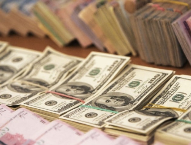 Курс валют на 14 березня: долар продовжує падати, а євро подорожчало