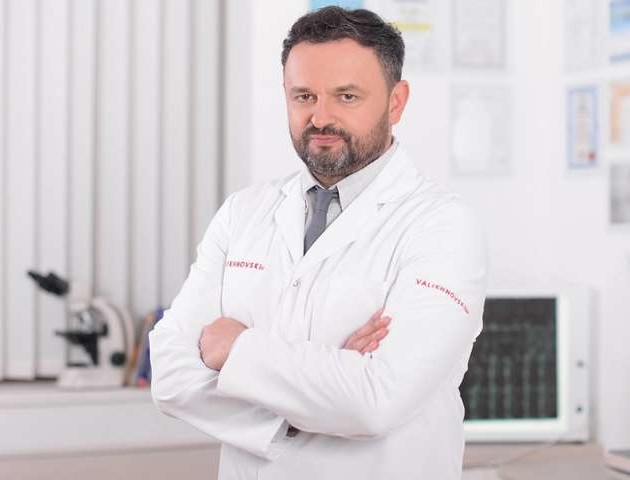Хірург з Волині врятував обличчя атовцю після важкого вогнепального поранення