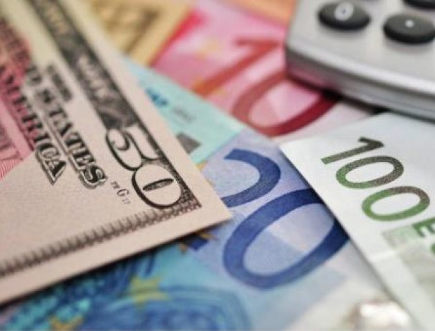Курс валют на 21 лютого: євро продовжує падати