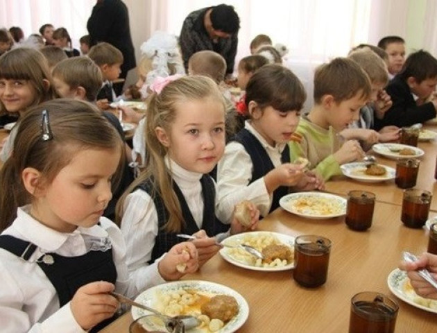 Луцьких школярів харчують за найвищими в Україні цінами