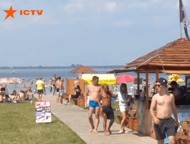 На Шацьких озерах – наплив відпочивальників. ВІДЕО