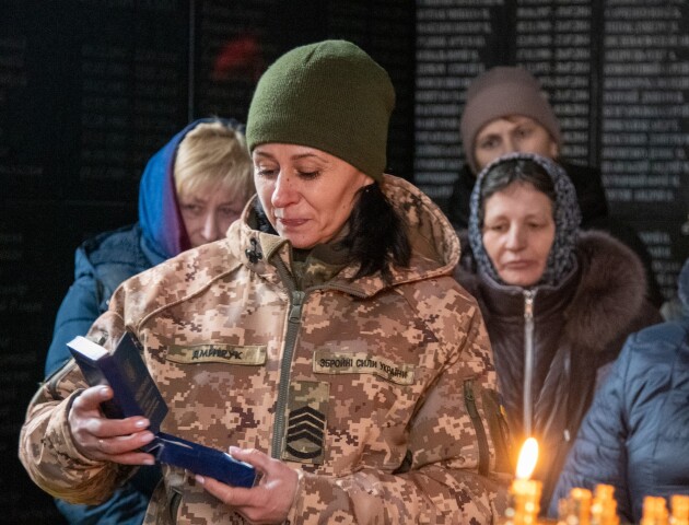 Нагрудний знак і прапор з автографом: волиняни отримали нагороди від Залужного. ФОТО