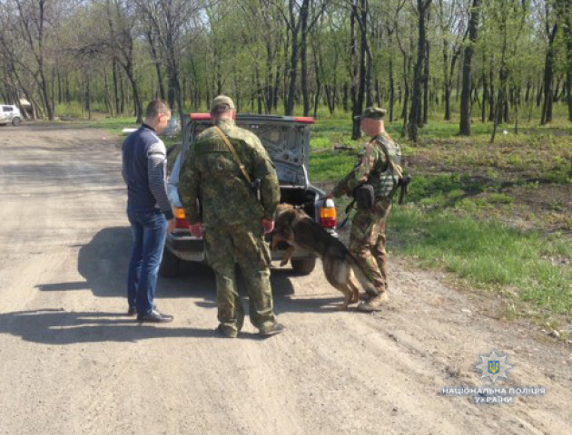 Як Лінда з Волині шукає  на Донеччині гранати. ФОТО
