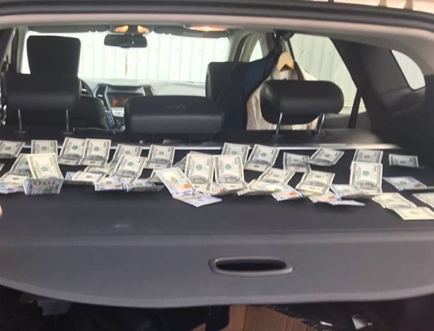У Луцьку затримали посадовця, який отримав хабар у розмірі 4 тис. доларів