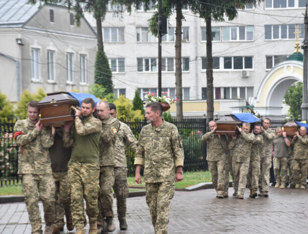 Лучани провели в останню дорогу трьох полеглих за Україну Героїв