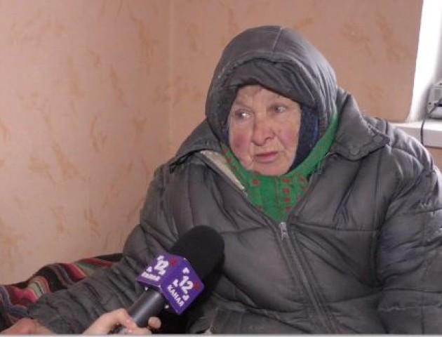 Старенька лучанка живе у злиднях, але рятує бездомних собак. ВІДЕО