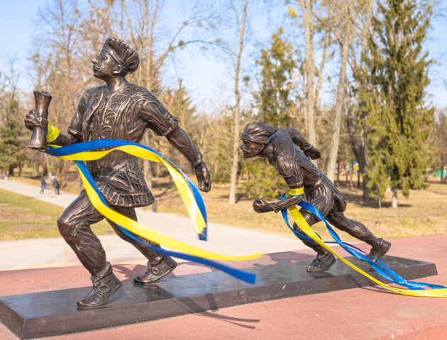 Лучанин придумав імена для кликунів в центральному парку. ФОТО