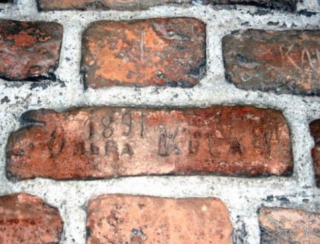 На стінах Замку Любарта виявили автограф сестри Лесі Українки. ФОТО