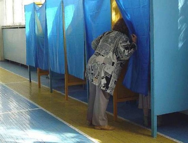 У Луцьку заявили про підкуп виборців. Деталі інциденту