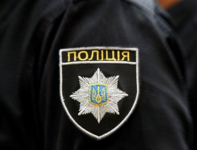 «Ви ідіоти», – лучани перед патрульними вигороджували водія-порушника