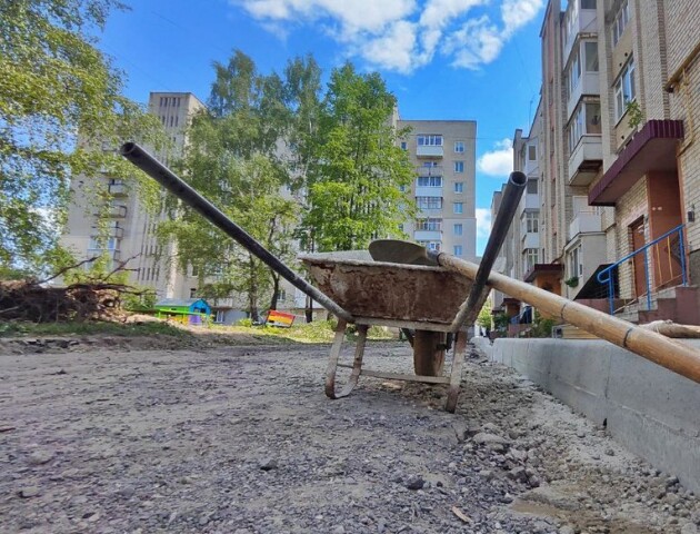 У Луцьку ремонтують декілька дворів. ФОТО, ВІДЕО