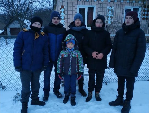 На Волині колядники віддали заробіток на операцію 7-річному хлопчику