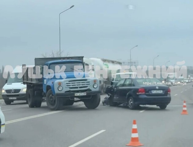 ДТП на Волині: зіткнулися легковик та вантажівка