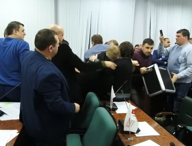 Резонансну сесію міськради обговорюють у Луцьку. ВІДЕО