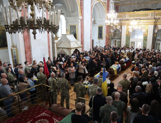 Луцьк попрощався одночасно з трьома загиблими захисниками