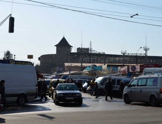 «Нам ночувати ще?»: підприємці Старого ринку просять скасувати рішення про знесення кіосків