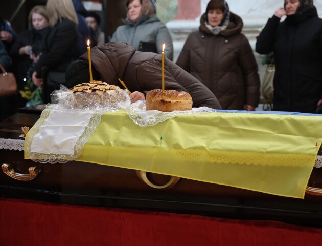 Луцьк попрощався із загиблим захисником