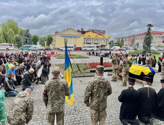 «Не мав бойового досвіду, але від війни не ховався»: на Волині попрощалися із полеглим Героєм. ФОТО