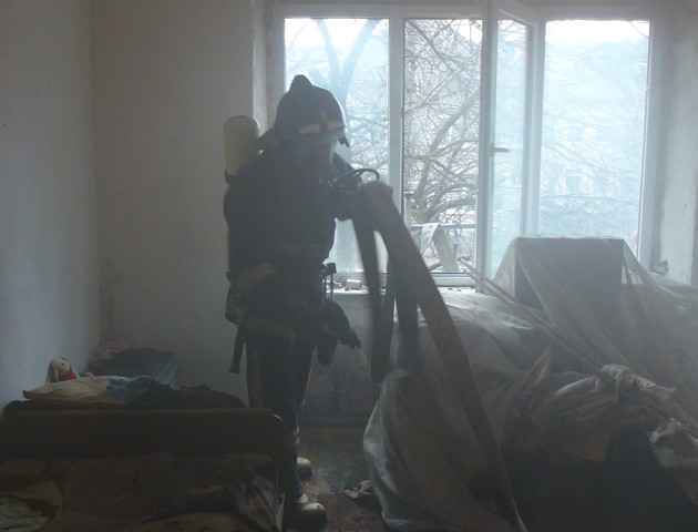 У Луцьку рятувальники евакуювали жінку з дитиною із задимленого приміщення