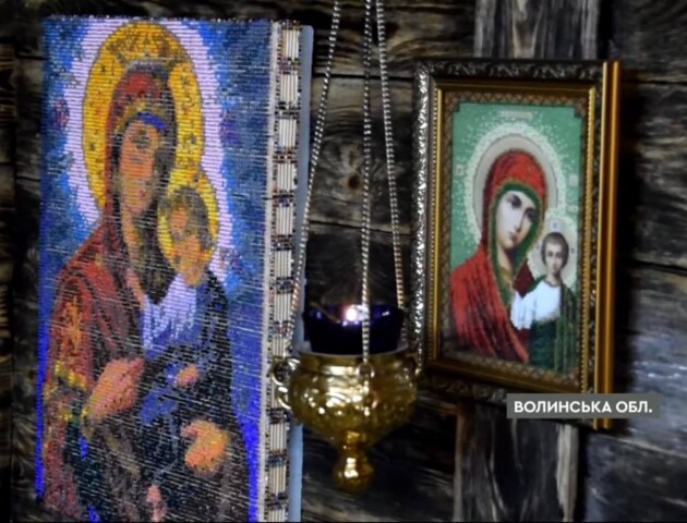 Майстер з Волині виготовив унікальну ікону з сірників для бійців 100-ї бригади