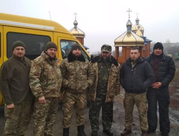 Волинські капелани привезли подарунки бійцям на Сході. ФОТО