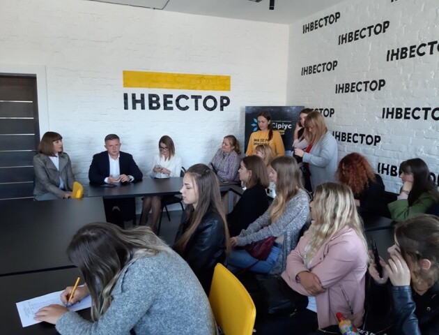 Луцькі студенти «намалювали» портрет Андрія Разумовського