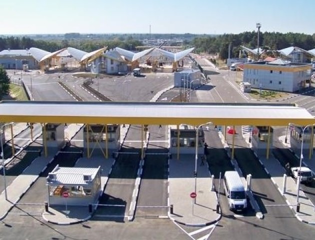 Волинські митники на Ягодині припинили спробу імпорту товару вартістю у півмільйона