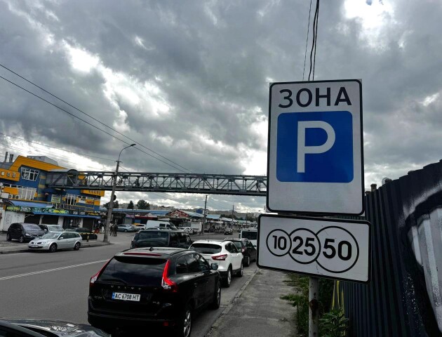 Платні парковки Луцька: жлобство, безлад і люди депутата